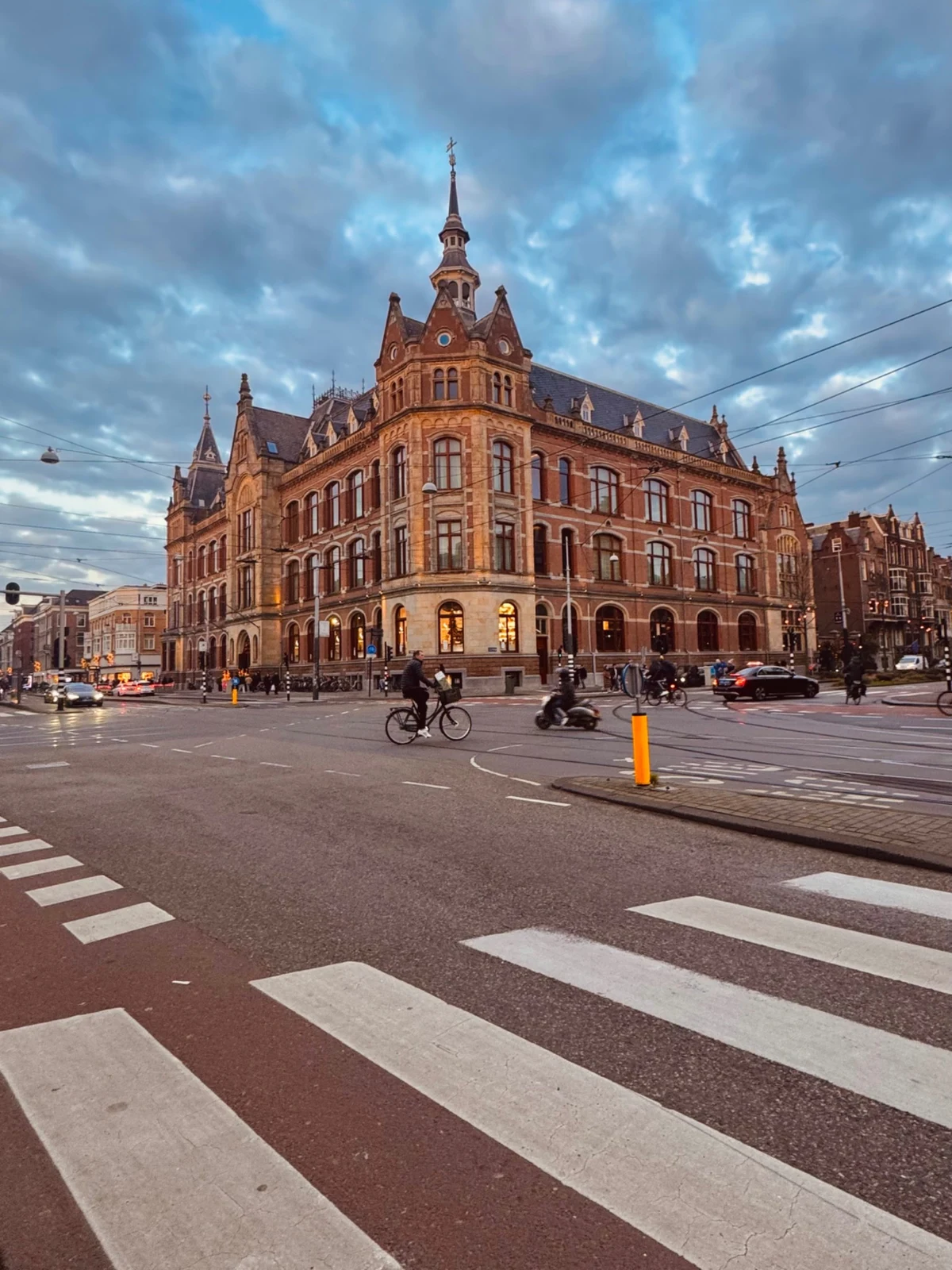 Amsterdam intersection with cyclists and scooters, useful for motorcycle cornering awareness