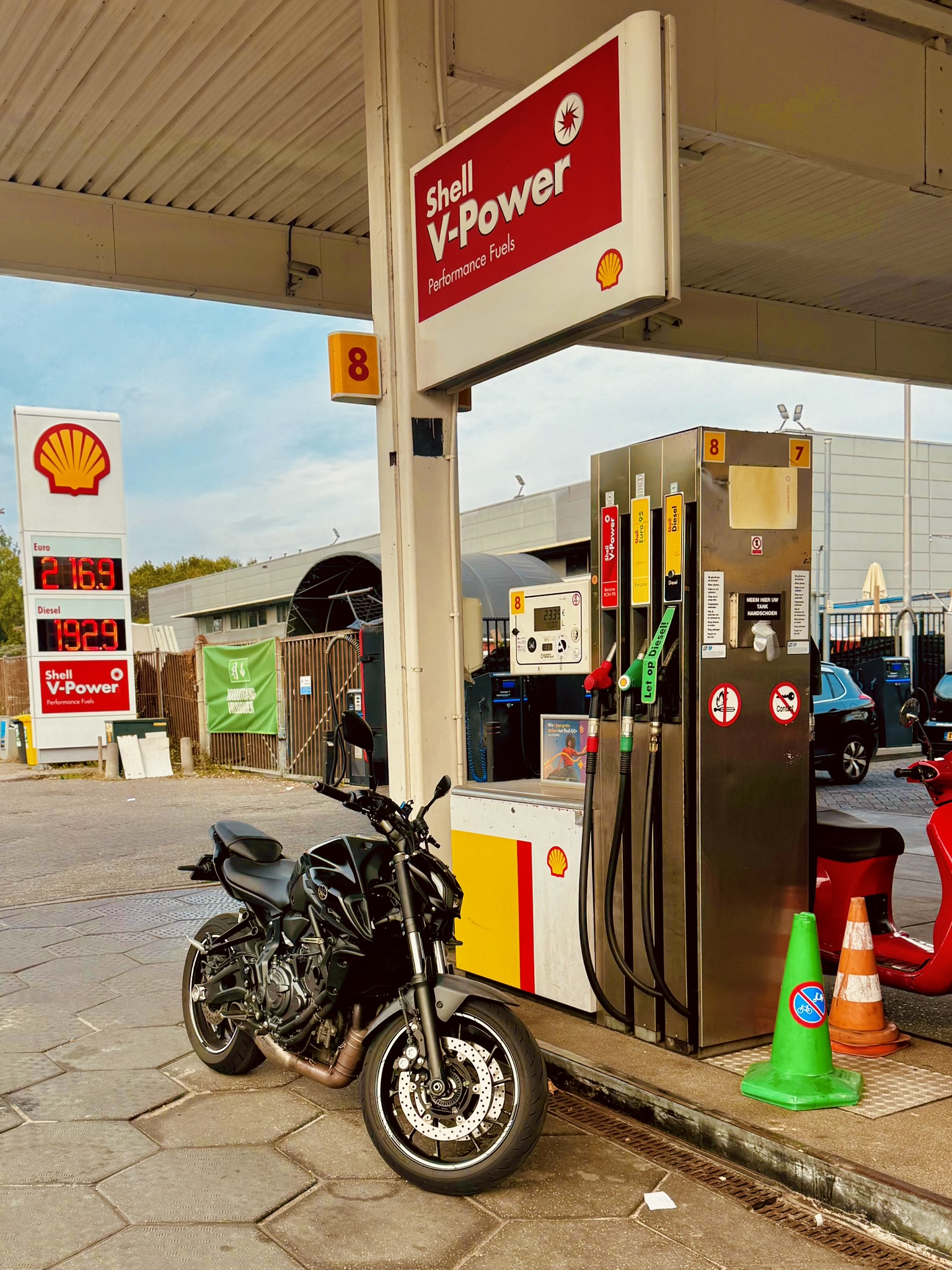 Yamaha MT-07 parked at a Shell fuel station during a ride, showing the importance of planning fuel stops as a beginner rider.